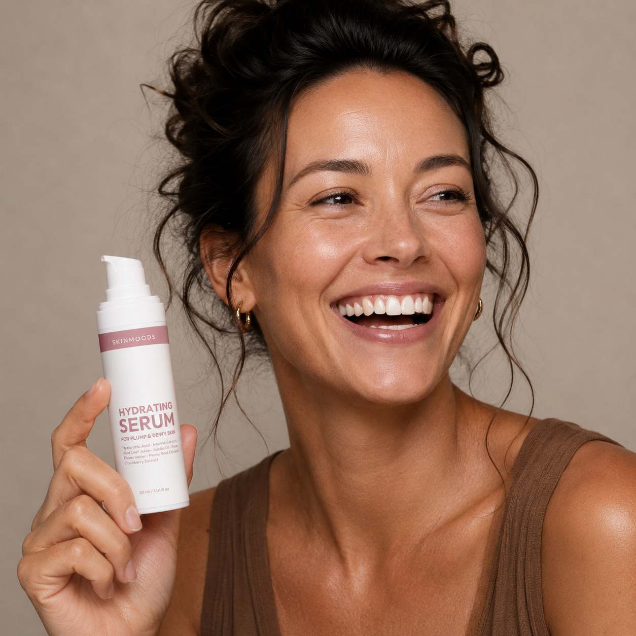 Model with Skinmoods Hydrating Serum in her hand