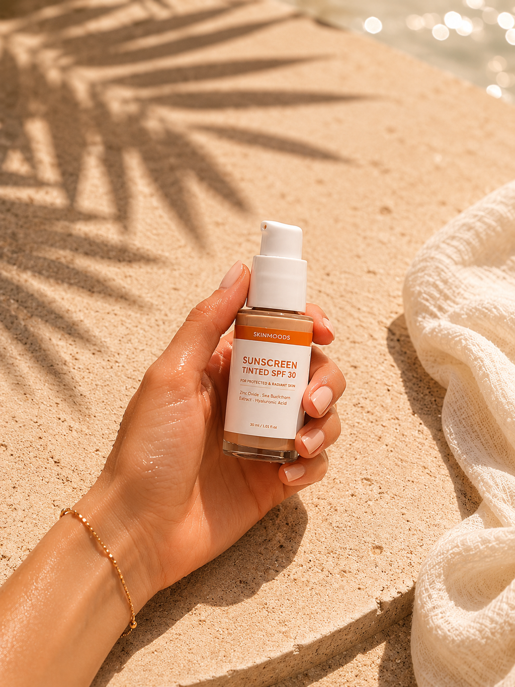 Close up with Skinmoods Sunscreen Tinted SPF30 in her hand 