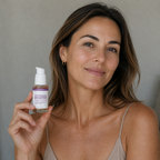 Skinmoods Antioxidant Booster with model