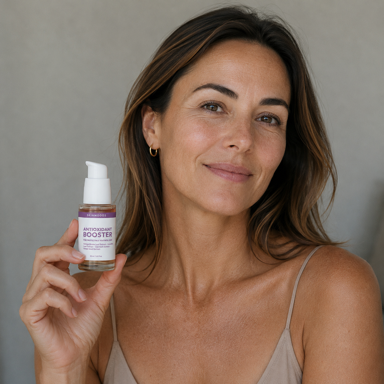 Skinmoods Antioxidant Booster with model