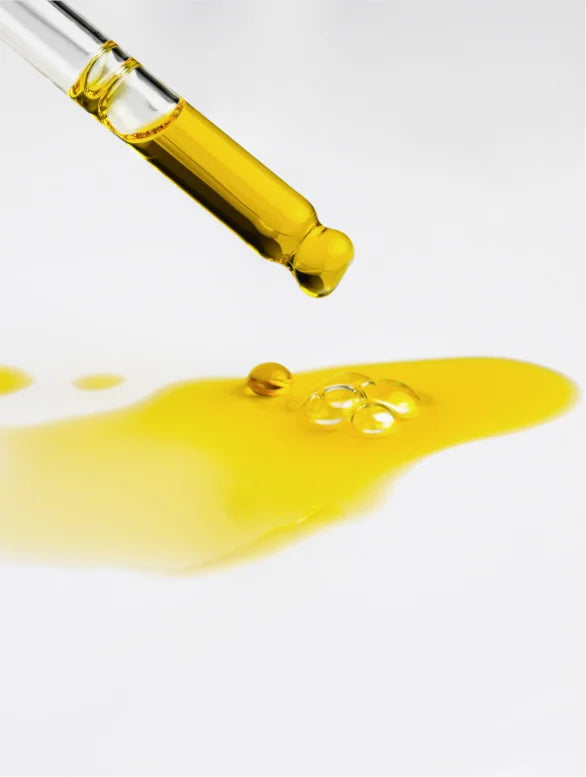 Skinmoods Renewing Face Oil texture close up